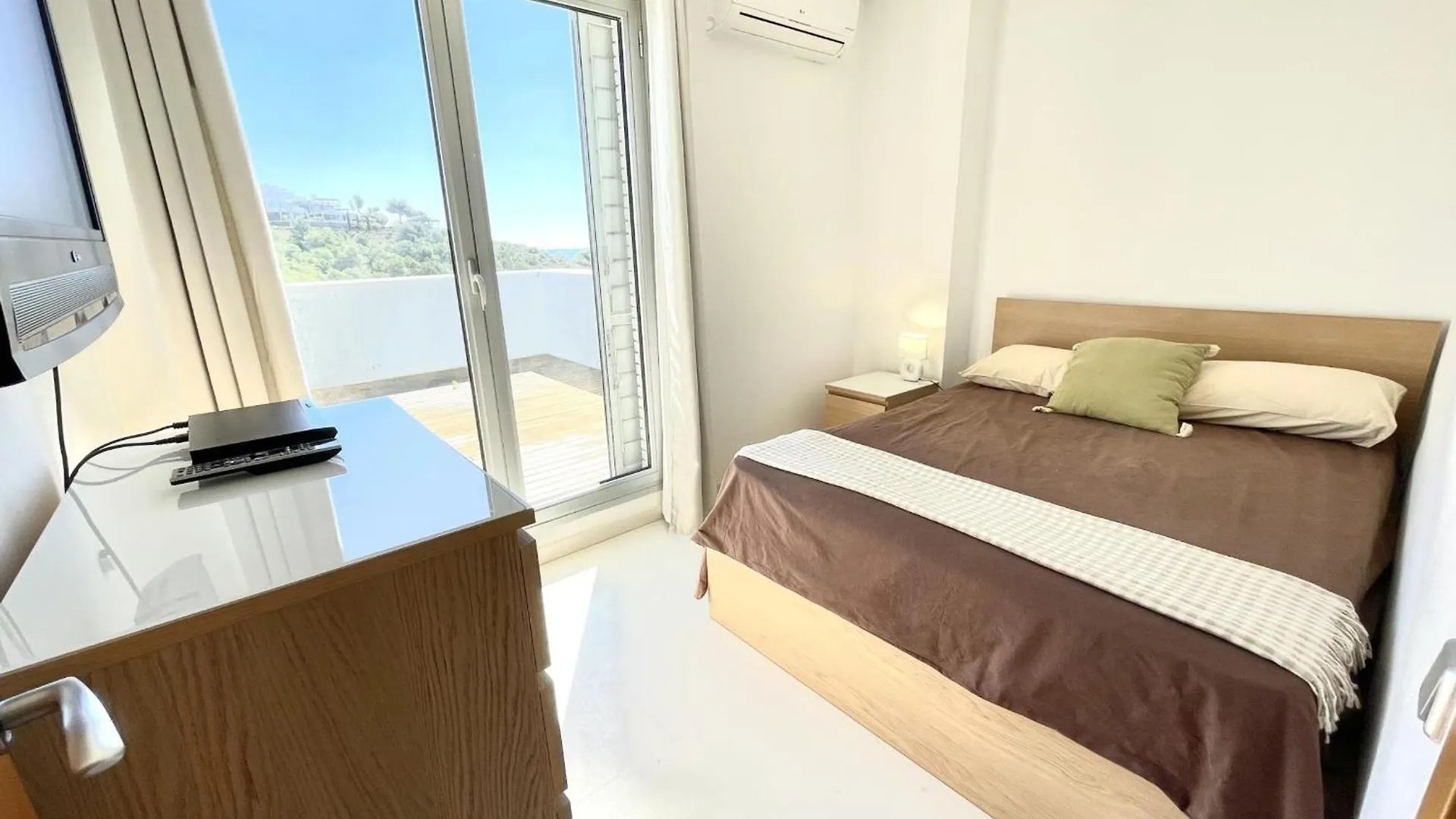 Casa Espaciosa Con Piscina, Aire Acondicionado Y Jardin Cerca De La Playa De Vilanova - Es-332-9 Sant Pere de Ribes