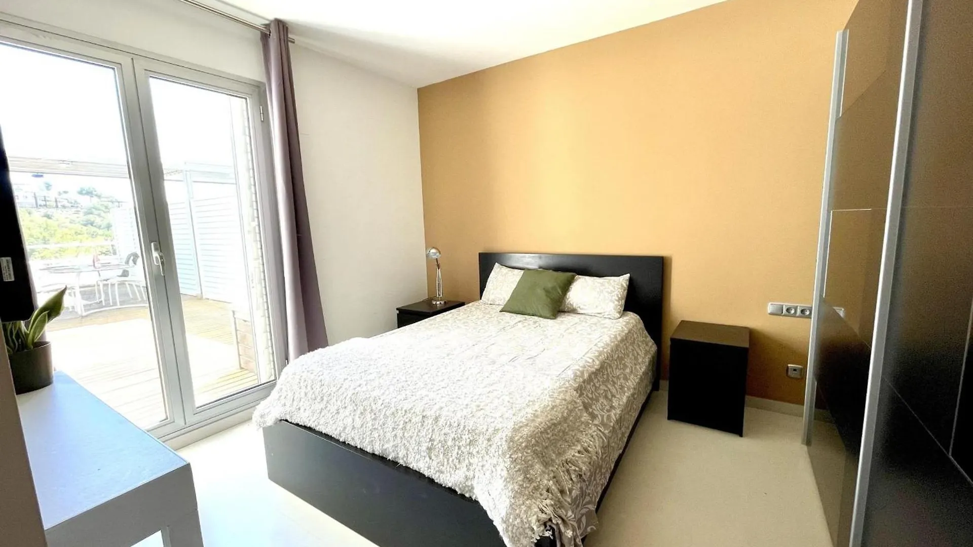 Casa Espaciosa Con Piscina, Aire Acondicionado Y Jardin Cerca De La Playa De Vilanova - Es-332-9 Sant Pere de Ribes Apartman
