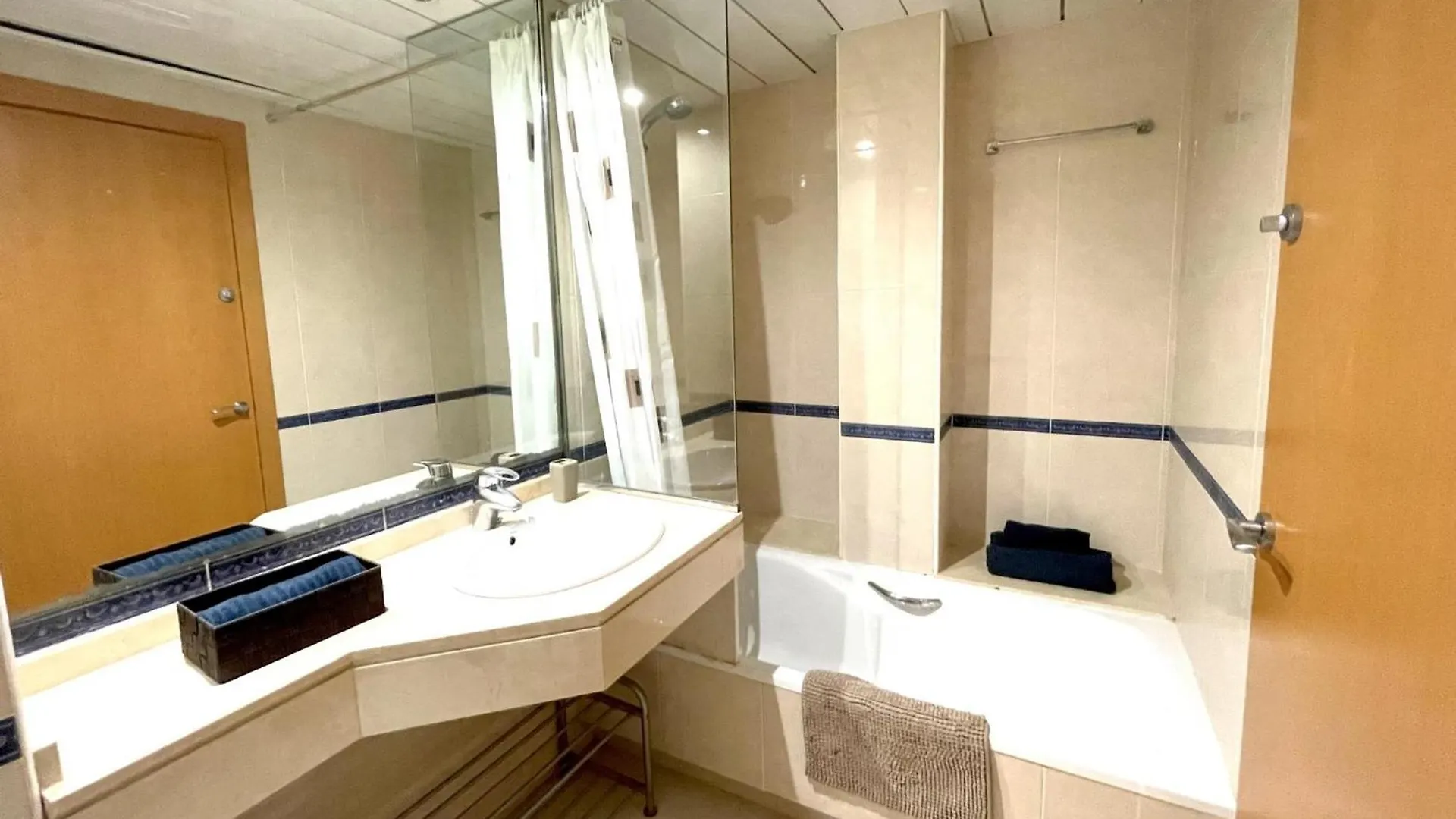 Casa Espaciosa Con Piscina, Aire Acondicionado Y Jardin Cerca De La Playa De Vilanova - Es-332-9 Sant Pere De Ribes