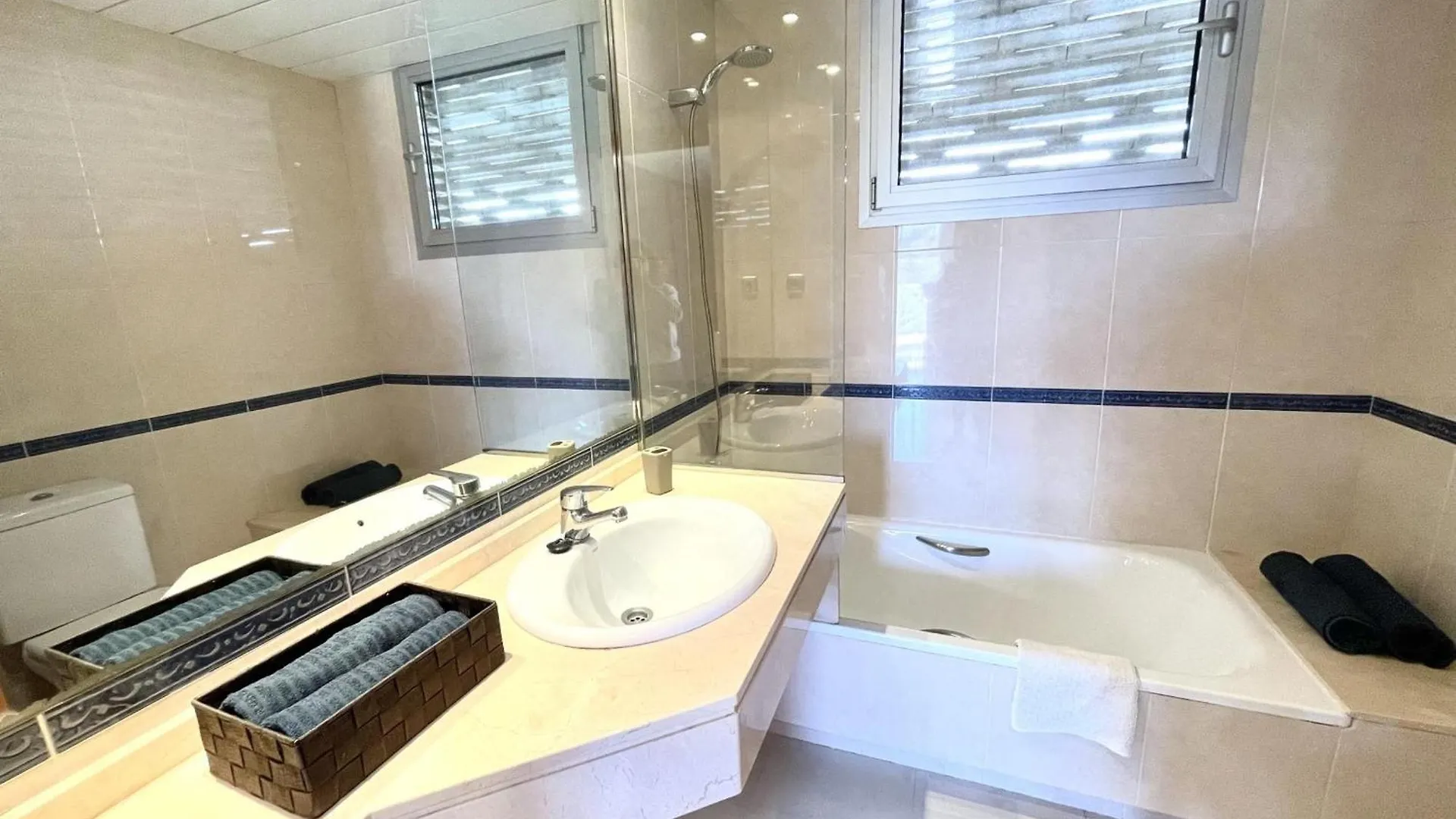 Casa Espaciosa Con Piscina, Aire Acondicionado Y Jardin Cerca De La Playa De Vilanova - Es-332-9 Sant Pere de Ribes Apartman